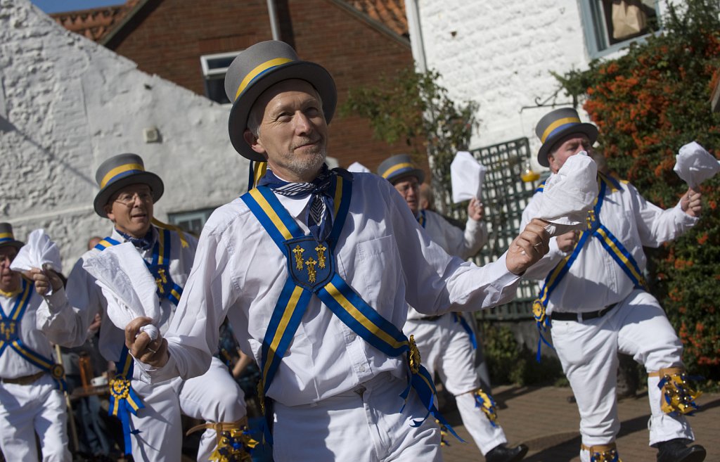 barber-morris-dancers08.jpg