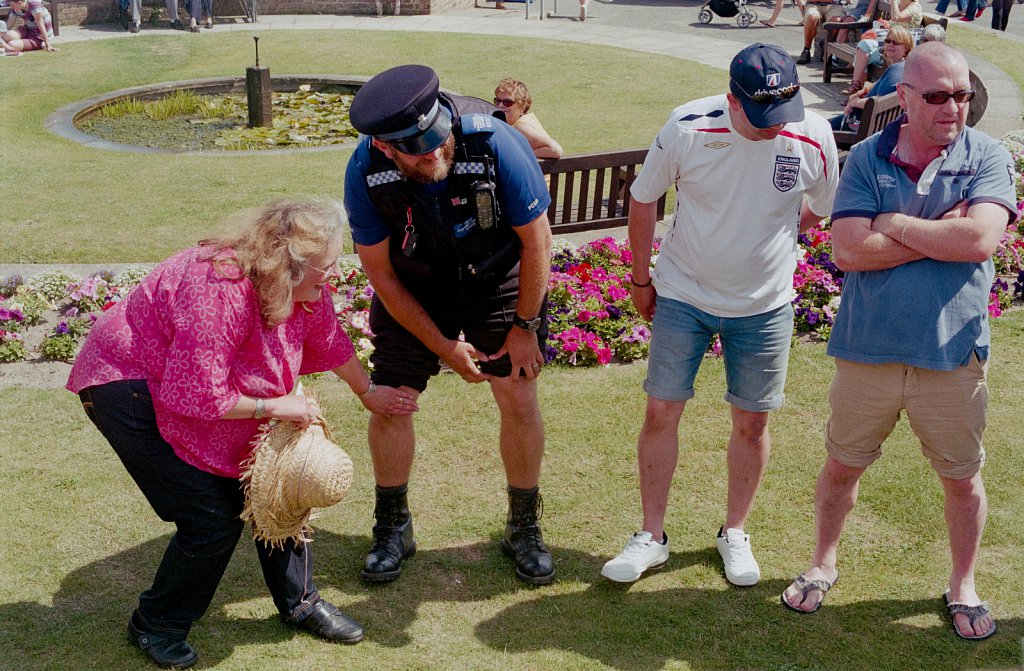 barber-knobbly-knees-contest01.jpg