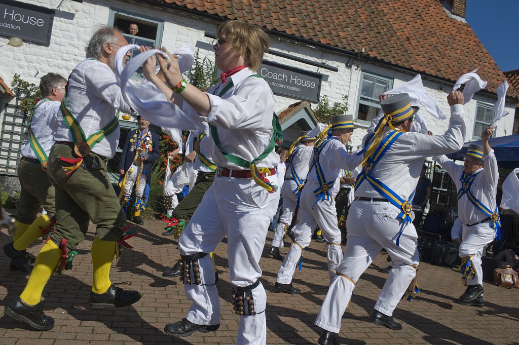 barber-morris-dancers04.jpg