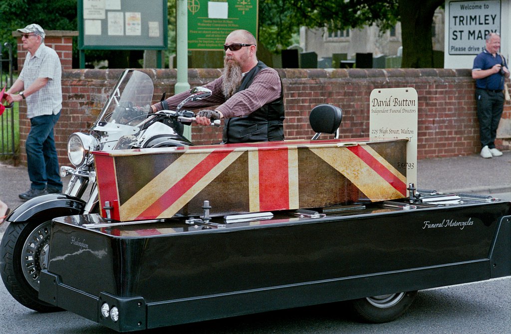 barber-motorcycle-funeral01.jpg