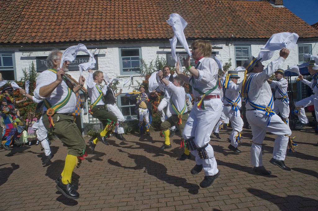 barber-morris-dancers06.jpg