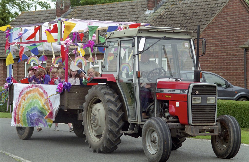 barber-decorated-tractors02.jpg