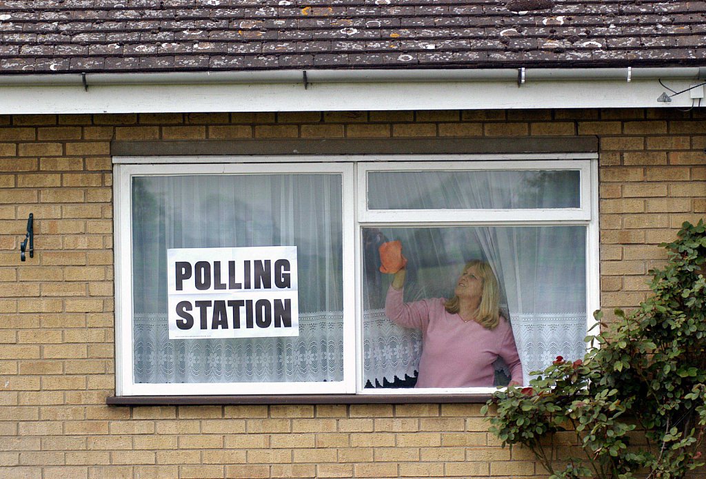 barber-chettisham-polling-station02.jpg