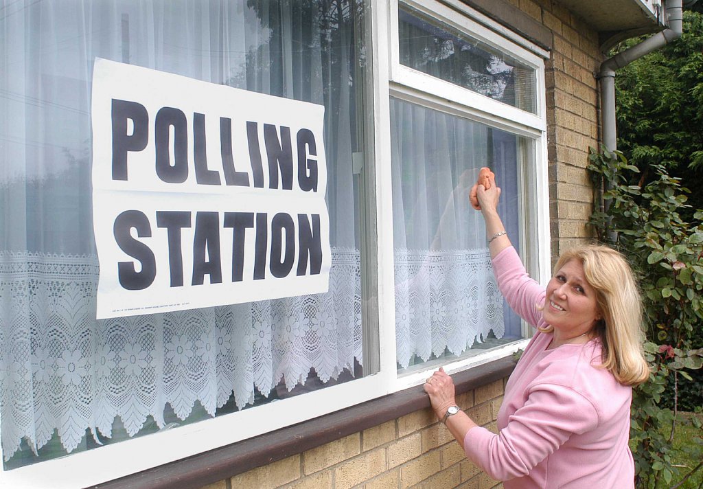 barber-chettisham-polling-station03.jpg