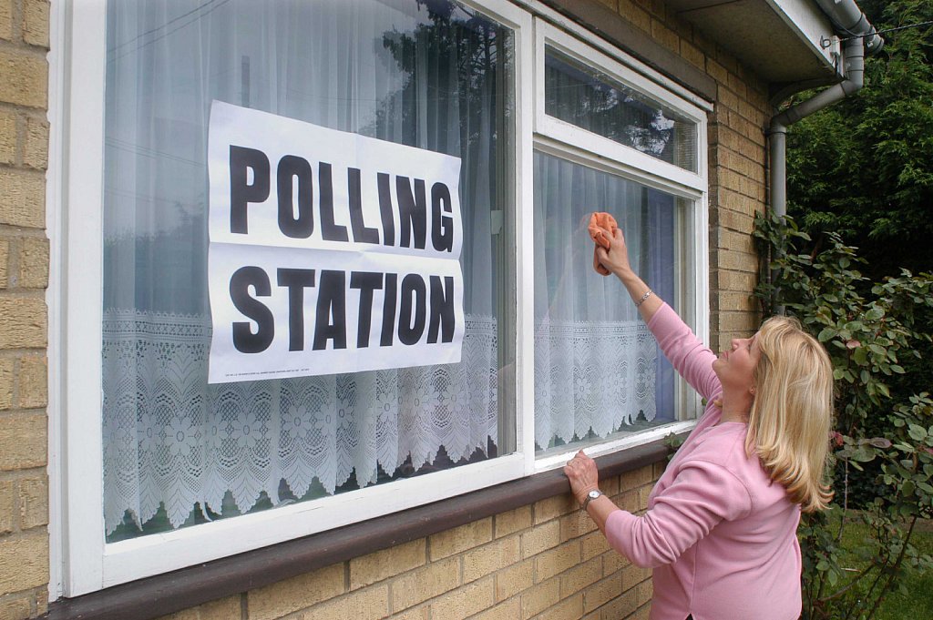 barber-chettisham-polling-station04.jpg