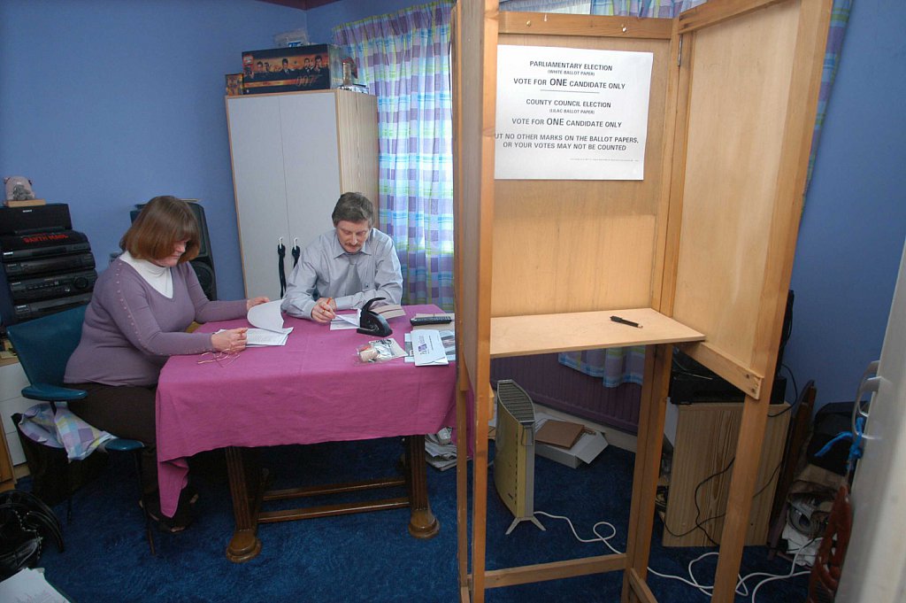 barber-chettisham-polling-station07.jpg