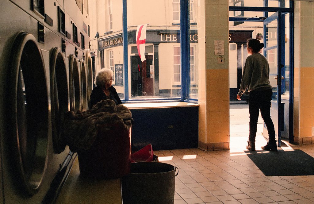 barber-valingers-laundrette-01.jpg