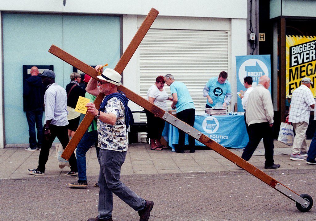 barber-yarmouth-crucifix-01.jpg