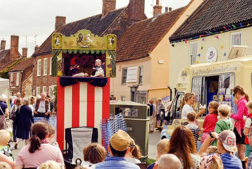 barber-burnham-market-punch-judy-2.jpg